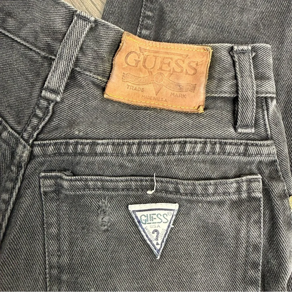 Guess High Rise Women’s Jeans in Washed Black - Picture 7 of 10